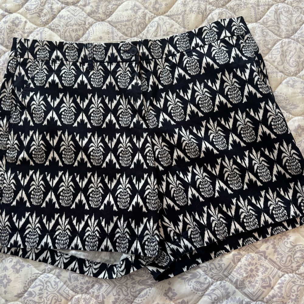 Crown & Ivy High Waist Black and White Shorts